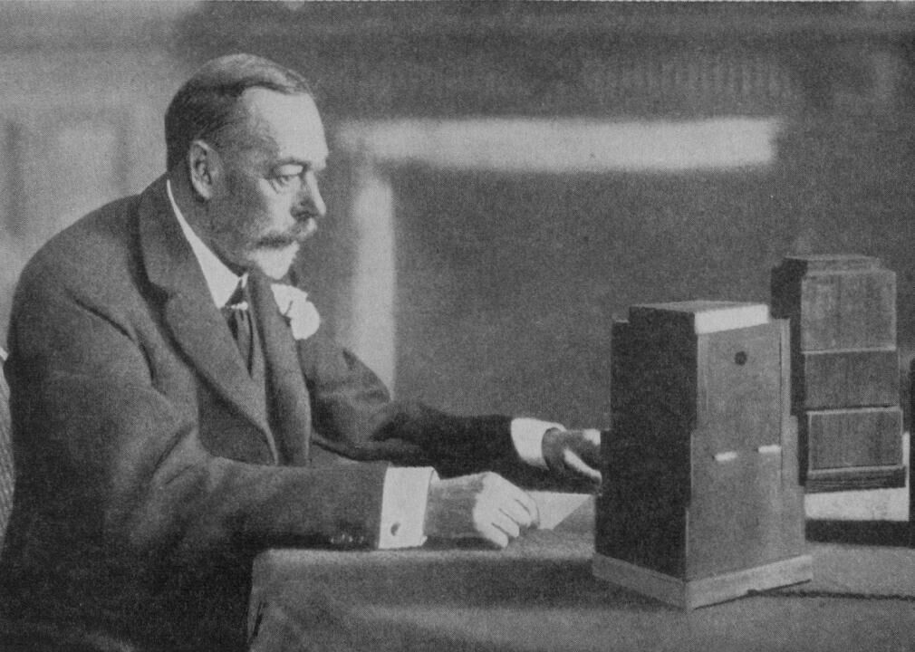 1932: George V delivers the first Christmas Broadcast